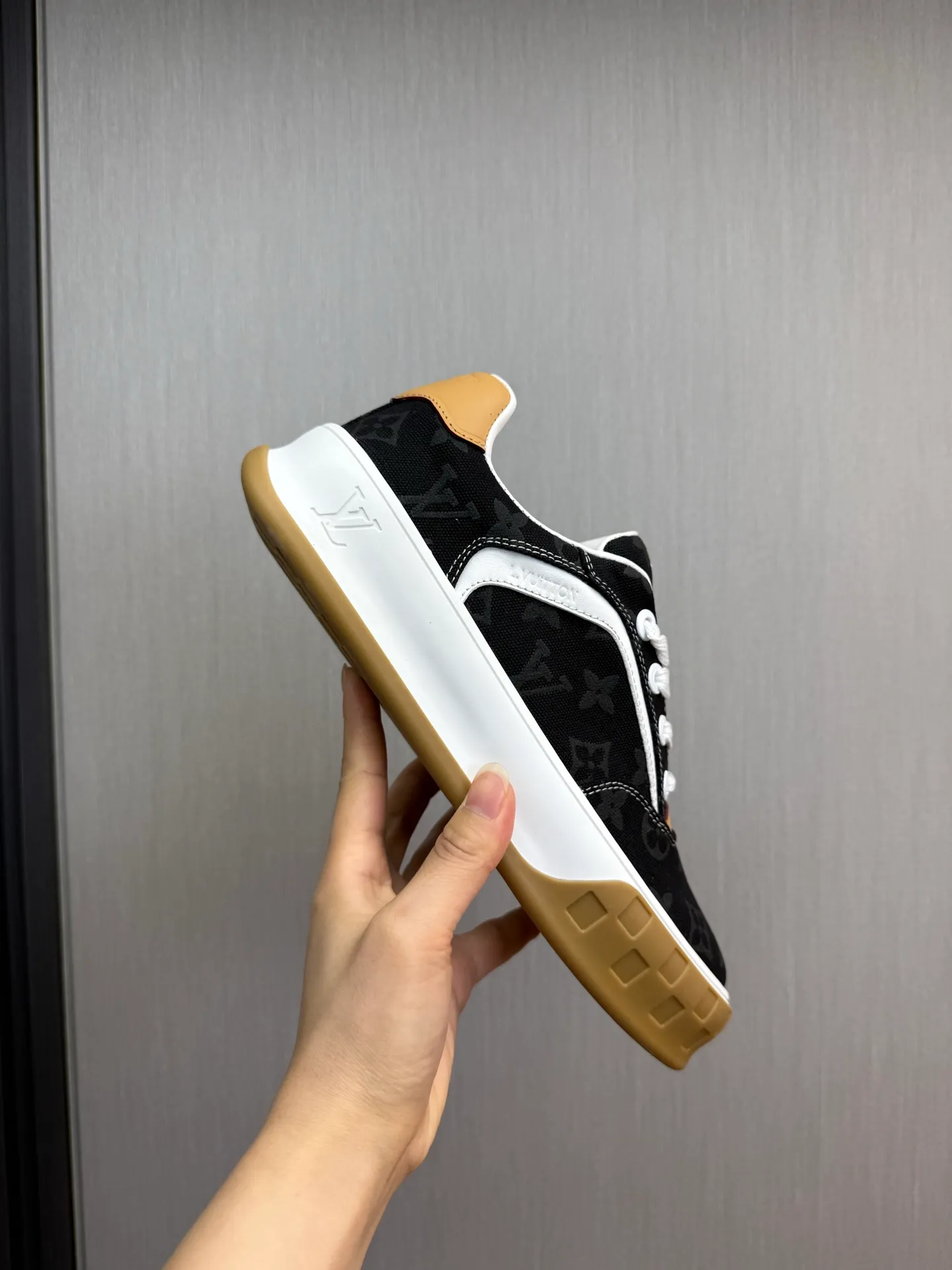 Men's shoes 620💰 Lv. Top purchasing agent🇮🇹 Louis Vuitton, sports sneakers counter synchronization, uppers imported from Italy, high-quality splicing and complex handicrafts, imported mesh pads are soft and comfortable, soles: original factory special soles, TPU exclusive movable molded soles super comfortable, original factory single goods, 🔍🔍high quality, you can enter and exit the counter at will, welcome to compare, code number 38-44 (customized 38.45)